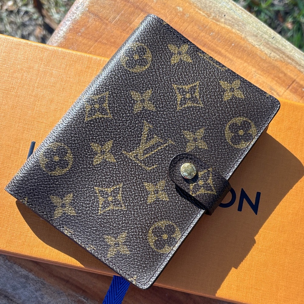 AUTHENTIC Louis Vuitton Agenda ❣️